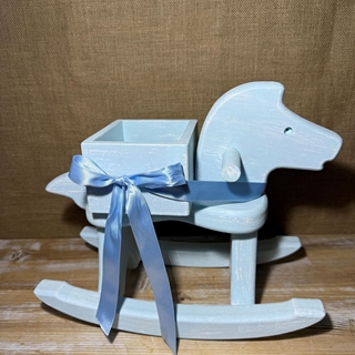 Caballo de madera en tonos azules - Imagen 1