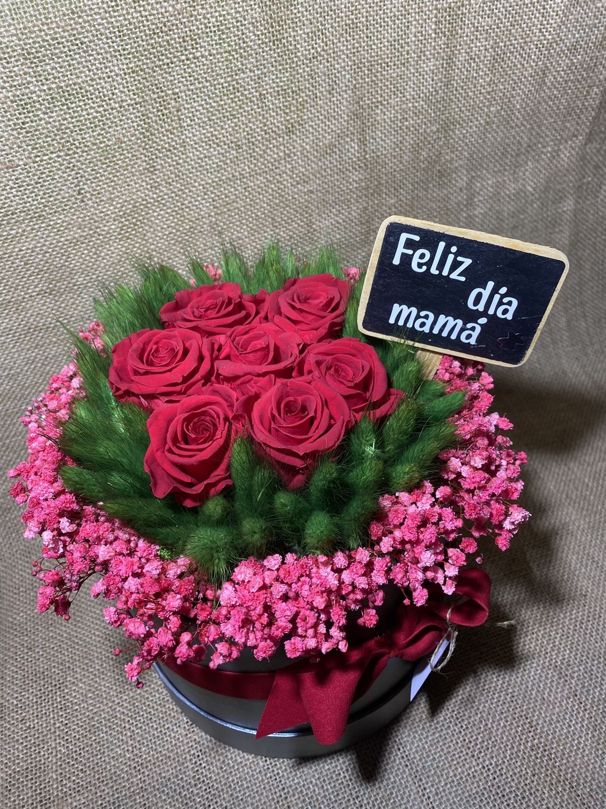 Caja con rosas rojas y paniculata - Imagen 2