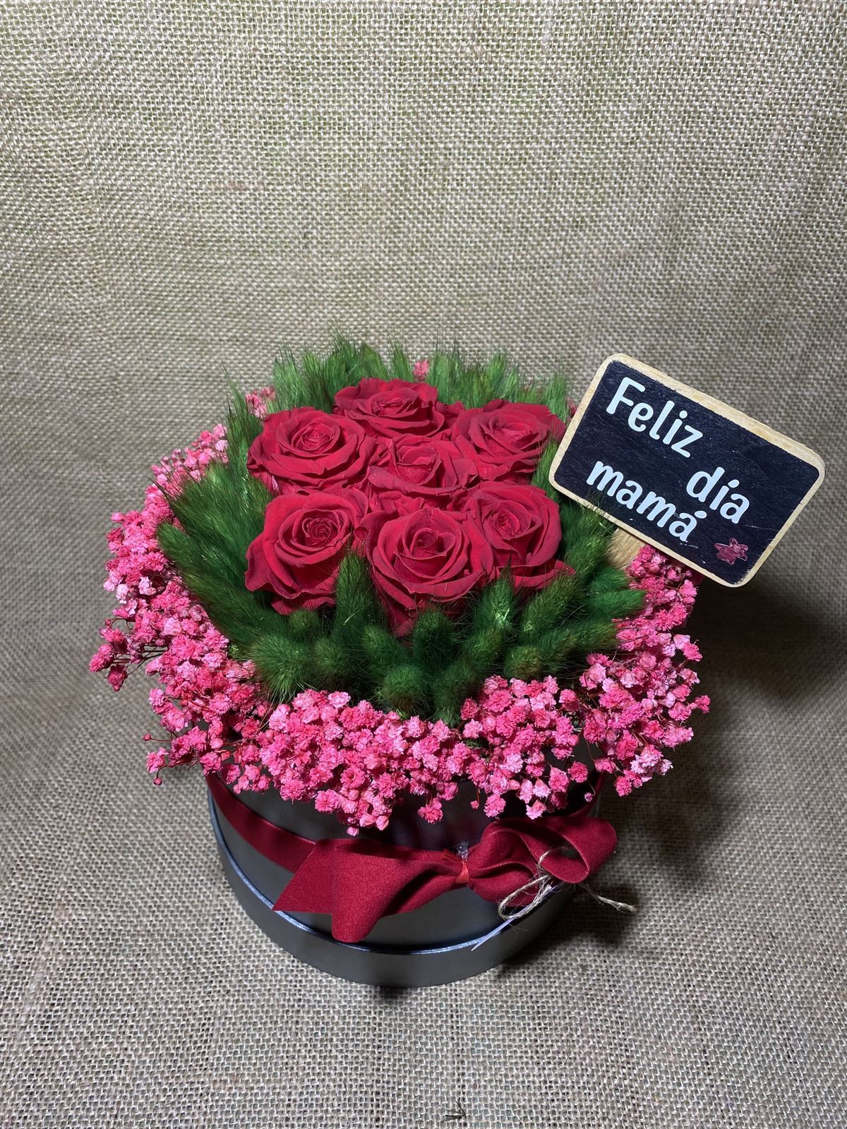 Caja con rosas rojas y paniculata - Imagen 5