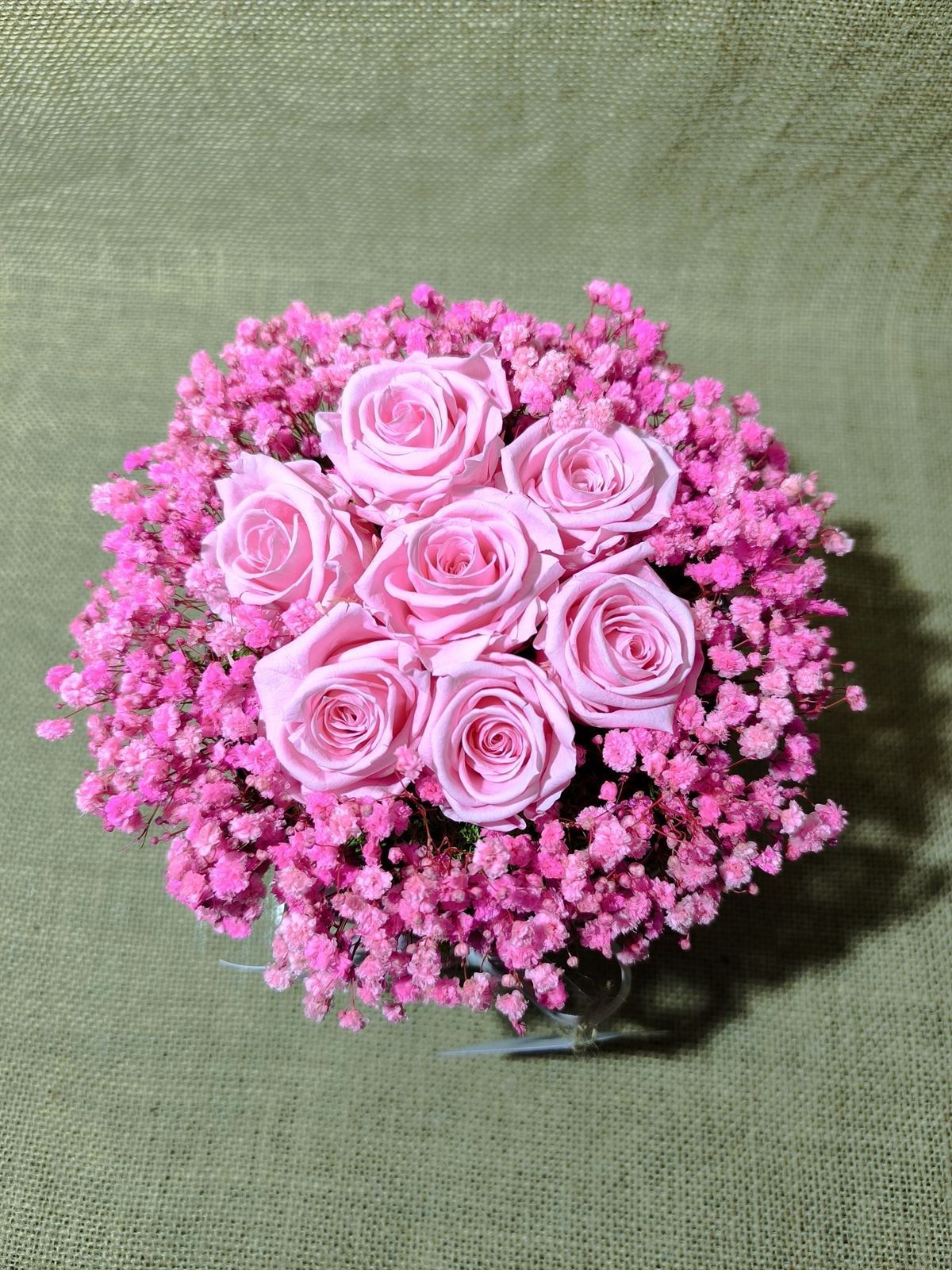 Caja con rosas y paniculata - Imagen 3