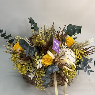Cesta de mimbre en tonos amarillos - Imagen 2