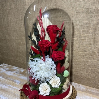 Cúpula roja y rosas de madera - Imagen 2